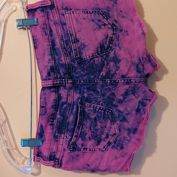 Decree shorts - Picture 2 of 3